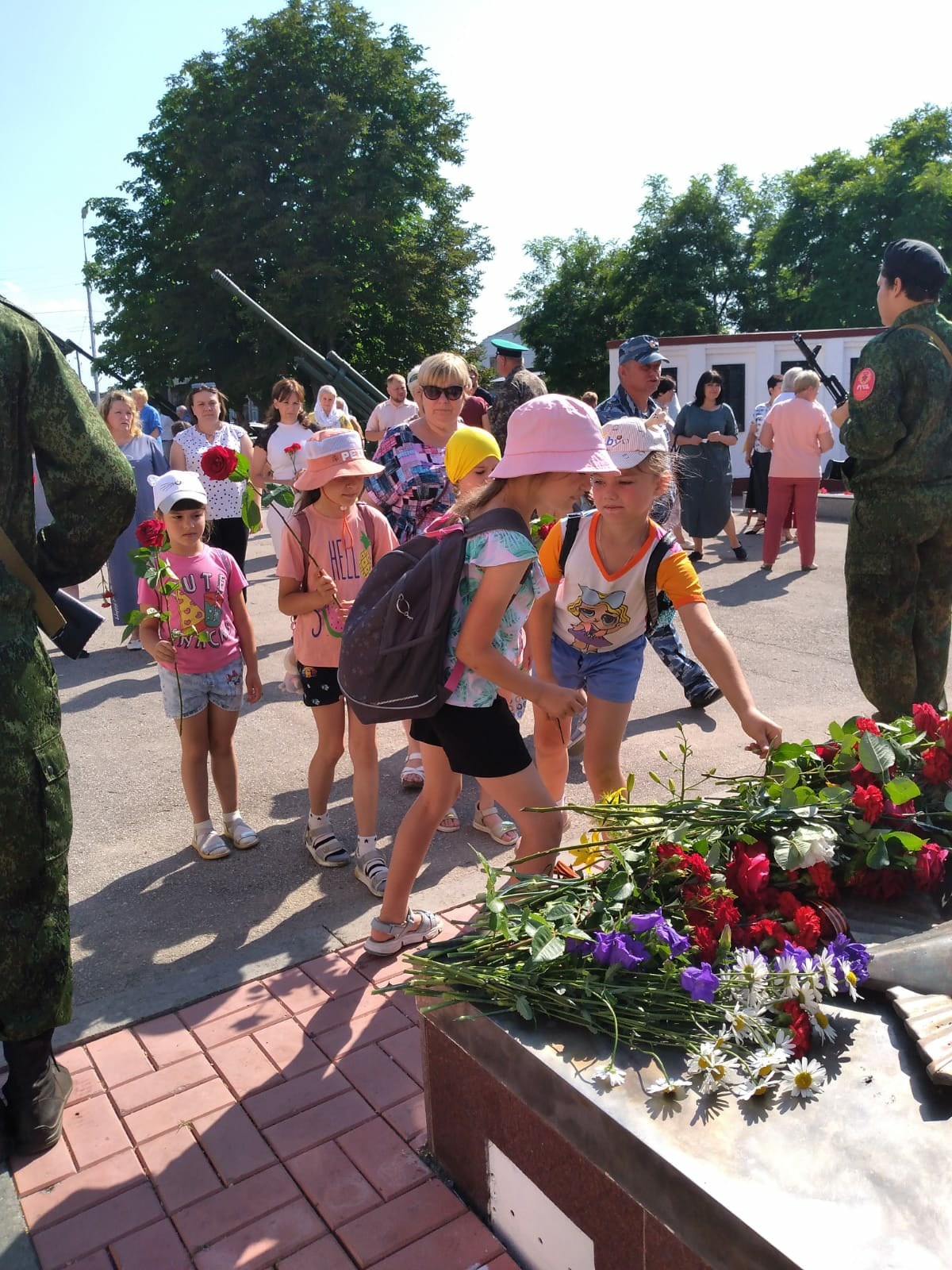 Минута молчания и возложение цветы к Вечному Огню